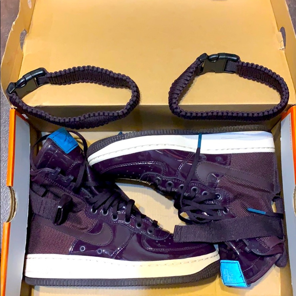 Women’s SF AF1 SE PRM